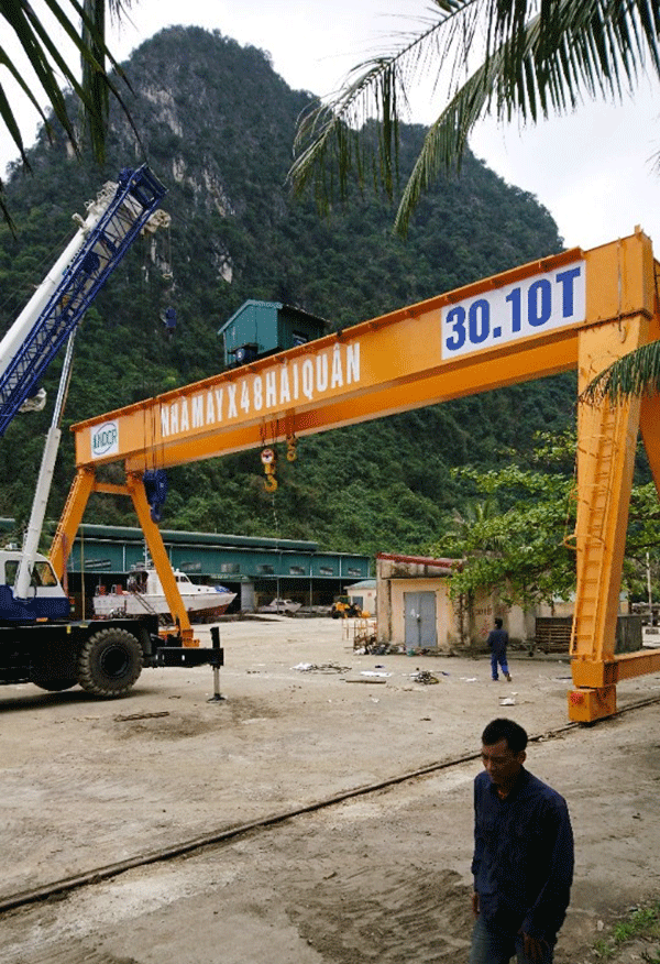 Cổng trục dầm đôi 30 tấn