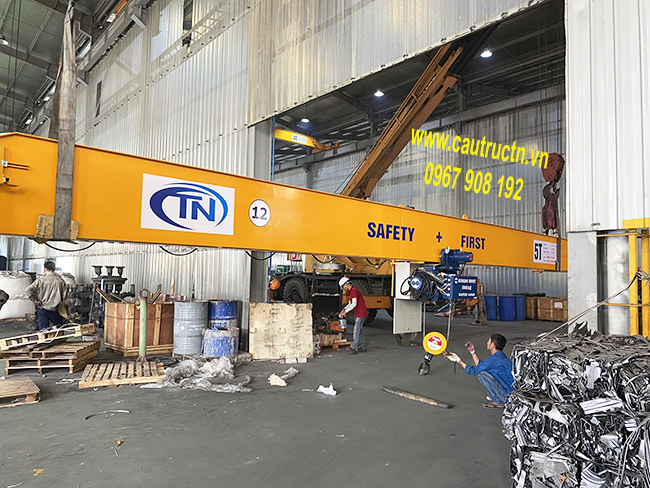 Cung cấp cẩu trục tại KCN Thạch Thất Quốc Oai