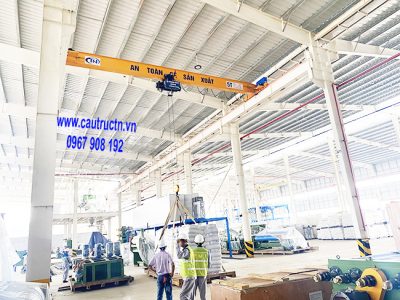 lắp cẩu trục 5 tấn trong nhà máy